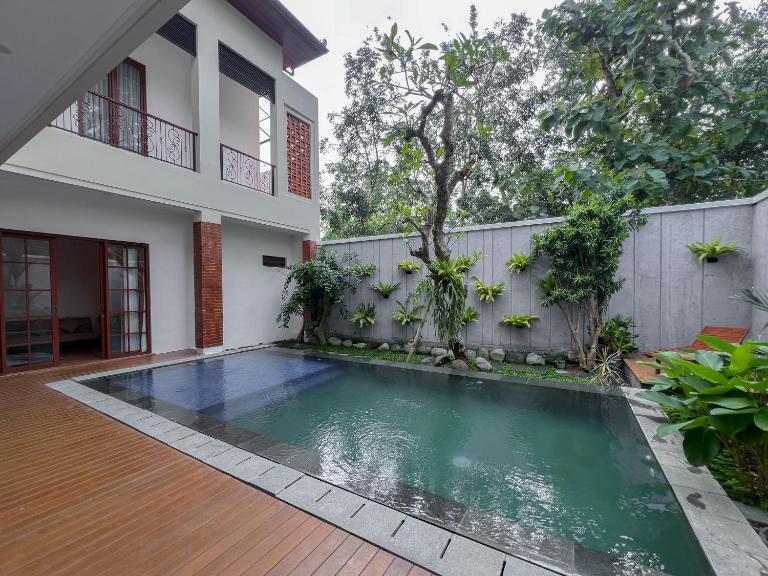 Gee Villas Yogyakarta - B&B Ngingas