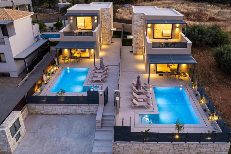 Petrus Luxury Villas in Old Hersonissos - 3 Bedrooms & 3 Bathrooms - B&B Hersonissos