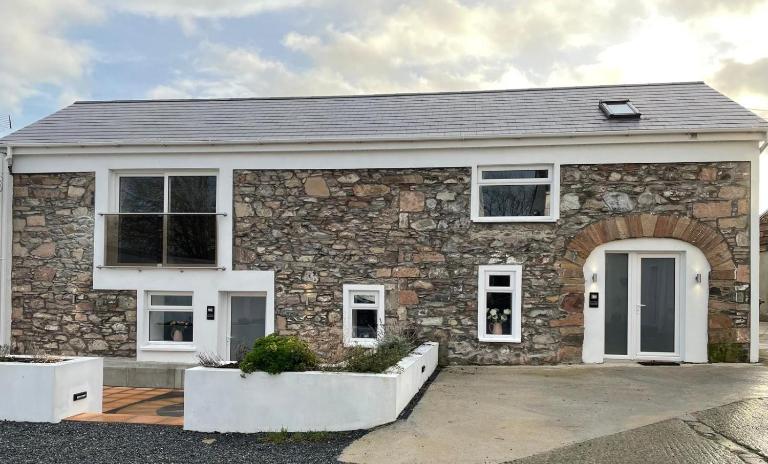 Merok Mill House & Old Granary - Bed and Breakfast Six Road Ends