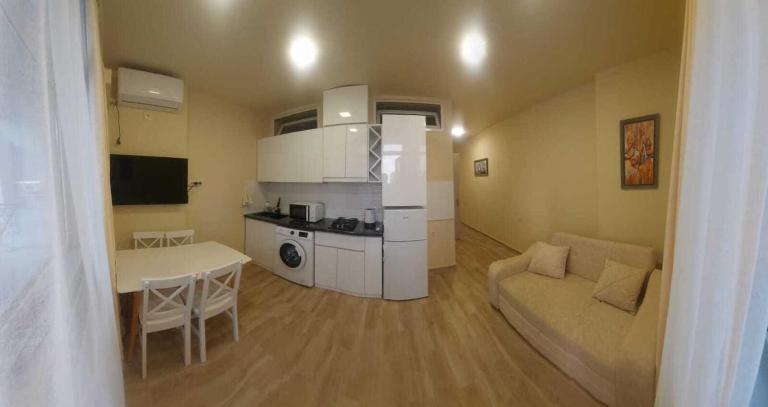 Andrew's 2 Rooms Apartment in Batumi ანდრიას 2 ოთახიანი აპარტამენტი ბათუმში - B&B Batumi