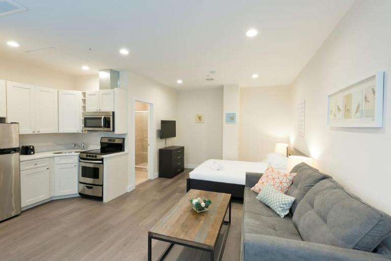 Simple Studio Walk to MGH Beacon Hill and North End - B&B Boston
