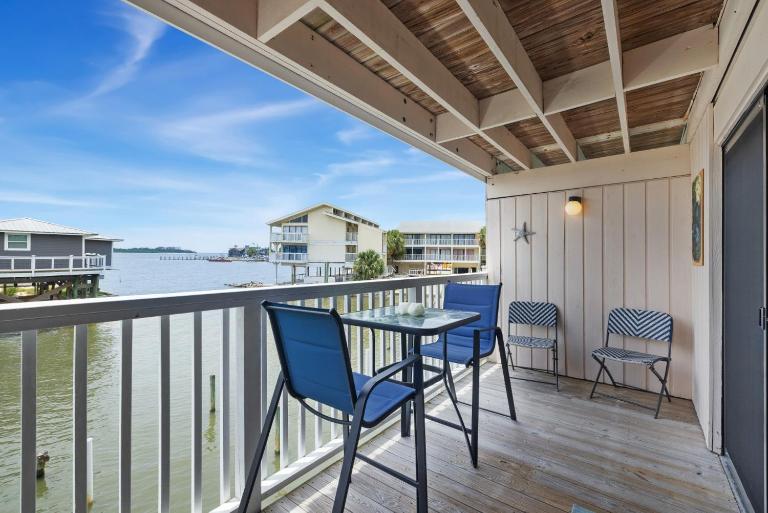 Coastal Retreat 213 at Cedar Cove Condos - B&B Cedar Key