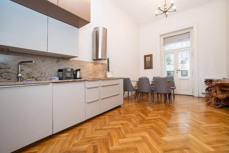 Museum Quarter Elegance Suite - B&B Prague