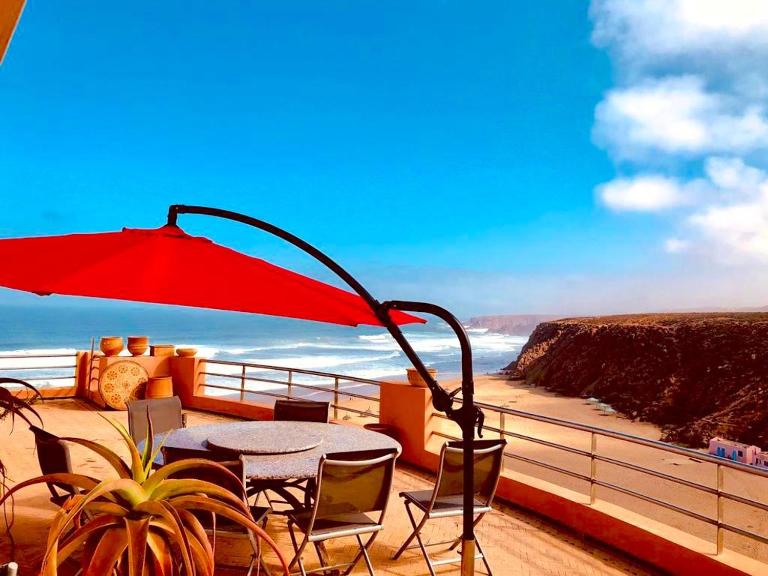 Mirleft Villa, Stunning Ocean Views & Peaceful Stay - B&B Mirleft