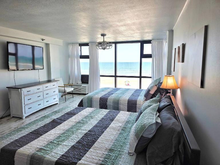 Fabulous Oceanfront Studio w/kitchen, tiki bar - Ferienwohnung Daytona Beach