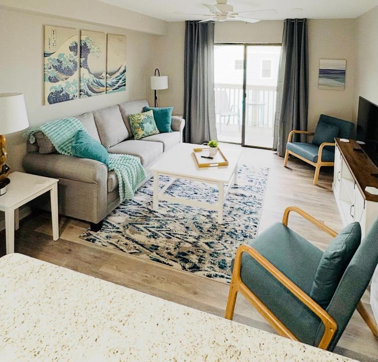 Renovated OC Condo Walk to Beach Pool & Park - B&B Ocean City