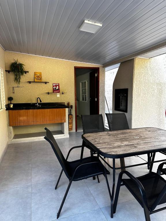 Casa com 2 quartos - quintal e área de lazer - B&B Foz do Iguaçu