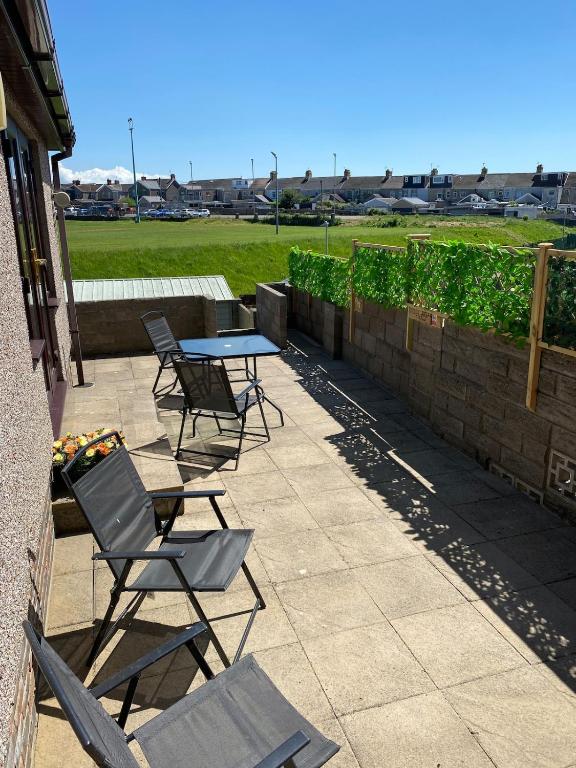Carol,s Place Bridgend, Porthcawl, Margam Park, Port Talbot, Swansea & Cardiff mins from J37 M4 sleeps 6 - Ferienwohnung Kenfig Hill
