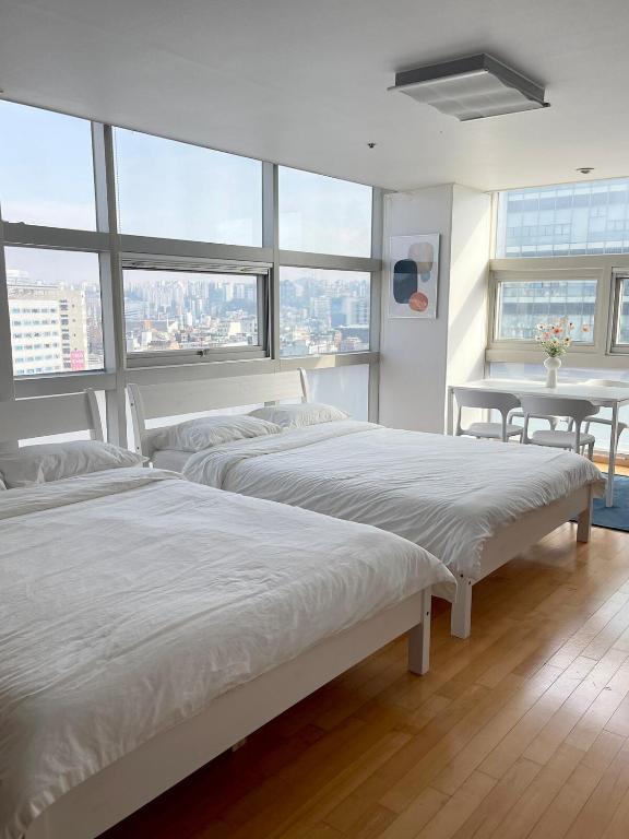 Modern and Spacious, Hongdae Stn 1mn - Chambres d'hôtes Séoul