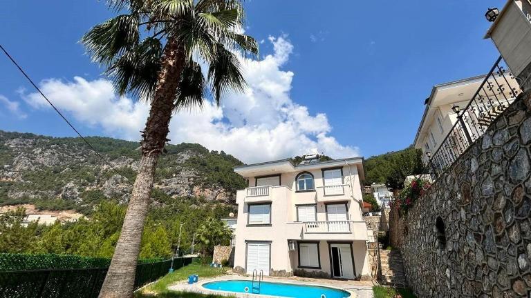 Ambiance Delux Villa with a Private Pool and a View - Chambres d'hôtes Alanya
