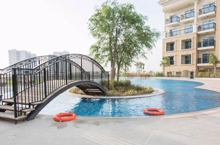 FIRST CLASS Studio Elegant Escape, Cozy Luxe - Bed and Breakfast Dubai