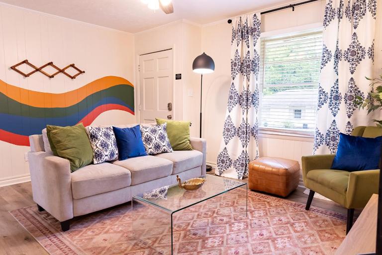 Artist's Bungalow - 1/2 mi from Covington Square - B&B Covington