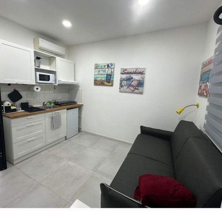 Monolocale con Veranda - Chambres d'hôtes Marina di Ragusa