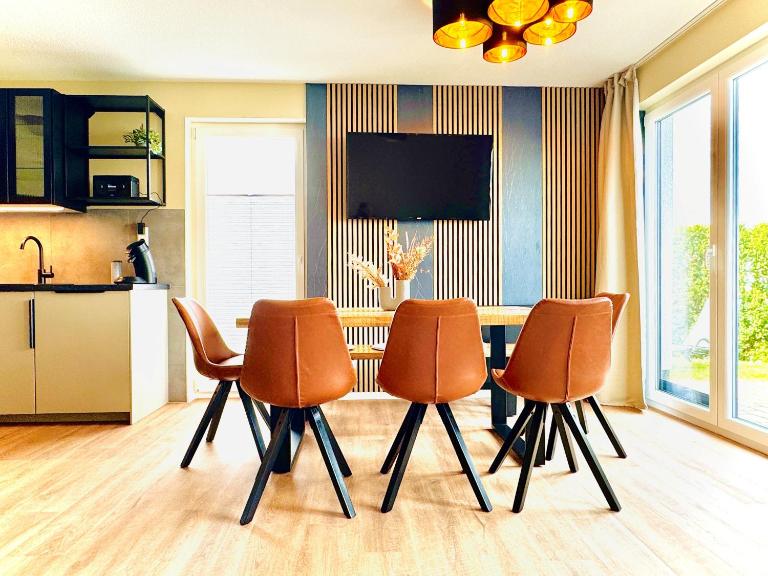 Design-FeWo Fleesensee, Wallbox, Sauna, Terrasse - Chambres d'hôtes Untergöhren
