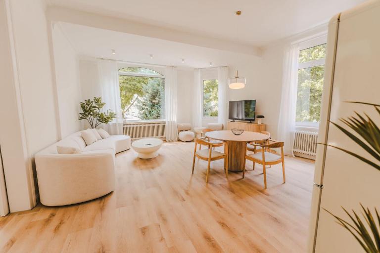 STAYLIGHT City Suite Philosophenviertel - stylish & central - B&B Hildesheim