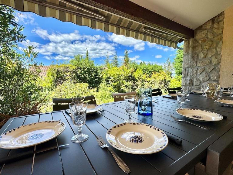 Grande maison au cœur de l'Ardèche 12 personnes - B&B Villeneuve-de-Berg