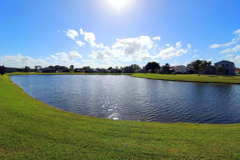 Lakefront Villa with private heated pool - B&B Kissimmee