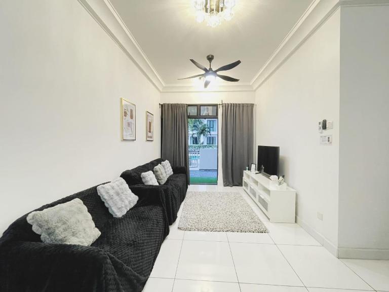 PLATINO SERVICE APARTMENT, 2BR Family Suite, Next to Paradigm mall JB with Big Patio & Pool Access, - Ferienwohnung Johor Bahru