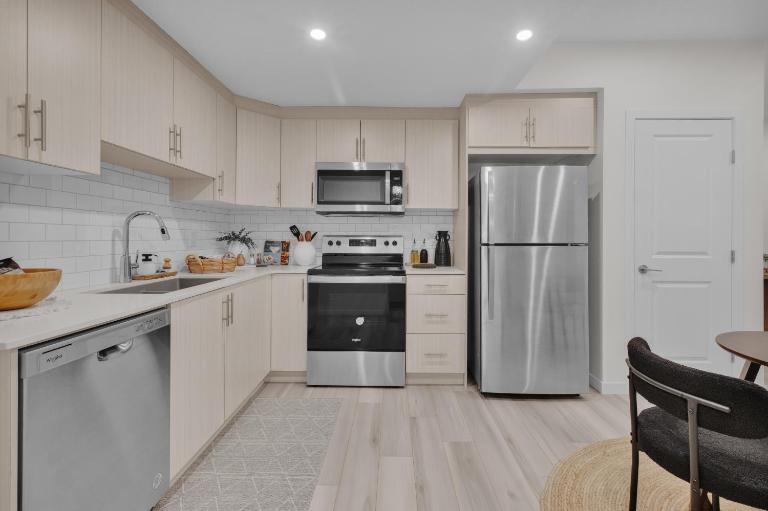 1 BR Suite Stylish Coffee Station Stocked sleep 4 - B&B Edmonton