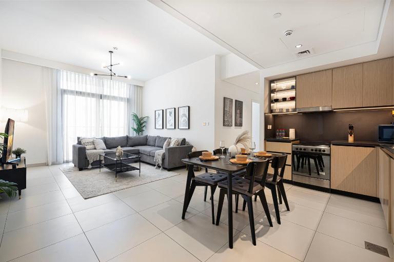 Burj Crown Luxury 4 Bedroom, Balcony Views, 5 min to Burj Khalifa - B&B Dubái