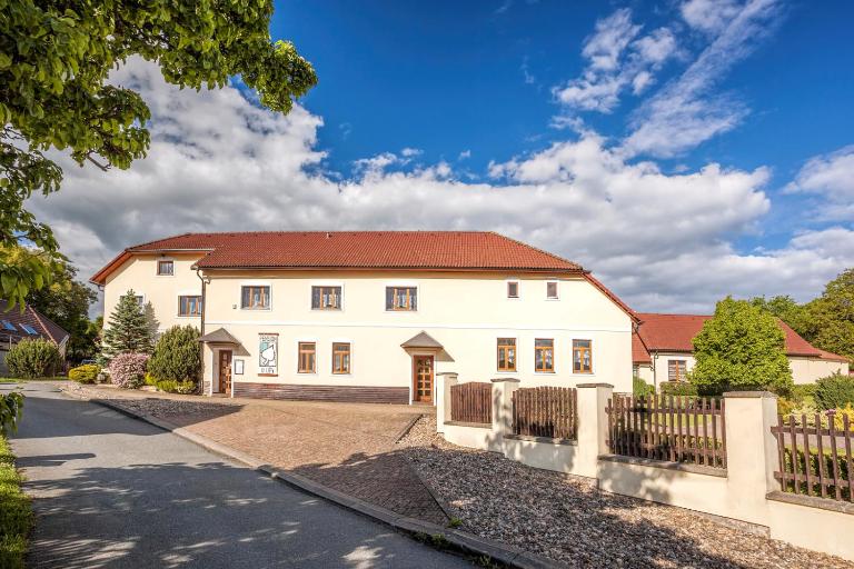 Pension U Lípy - B&B Rovečné