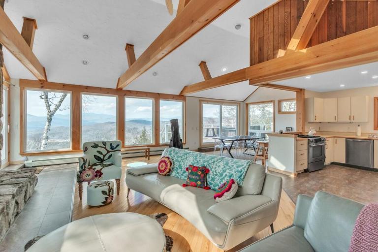 Campton Mountain Ski Retreat for Year-Round Fun -Best view and Best Price Guarantee - B&B Campton Lower Village