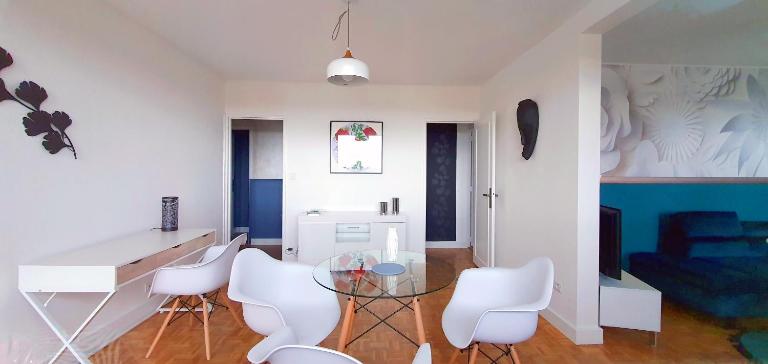 Bruno's 52 m2 apartment, all comforts, balcony, free parking - B&B Chartres