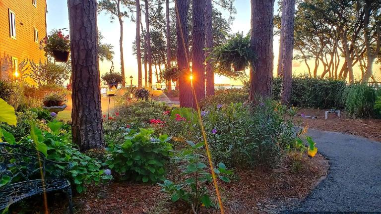 Beachside Bliss Villa with Pools & Tennis - Bed and Breakfast Hilton Head