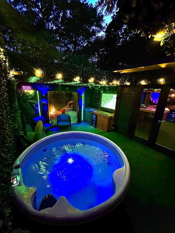 Woodland Escapes Glamping - Utopia - Bed and Breakfast Sollom