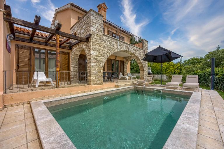 Villa LUMARE TERRA - Garden & Pool in Istria - K13 - B&B Marasi