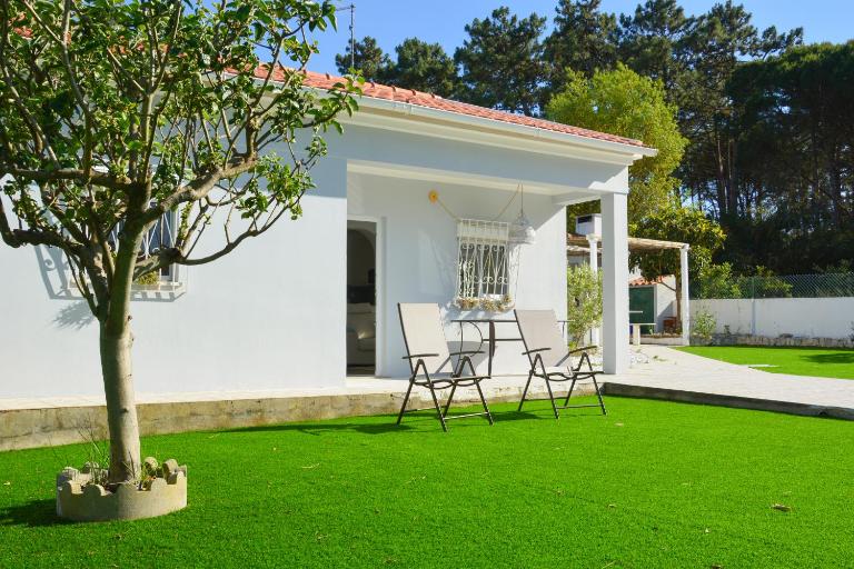 Paradise in Lagoa - House Near the Beach with Garden & BBQ - B&B Sesimbra