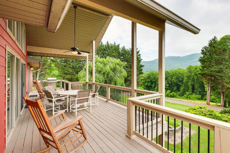 Mtn Views & Hot Tub: 6-Acre Blue Ridge Retreat! - B&B Swannanoa