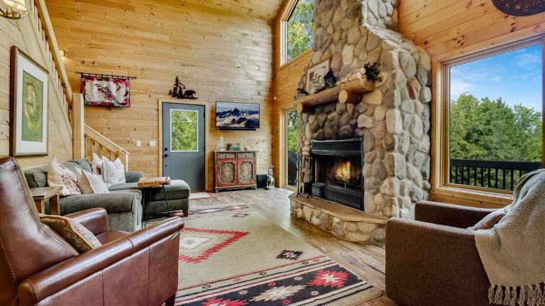 Lake And Trails Lodge Lake Access Sleeps 23 - B&B Minong