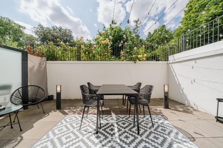Homely Berlin - Huge Terrace, Modern, Quiet, Near Kudamm - Ferienwohnung Berlin