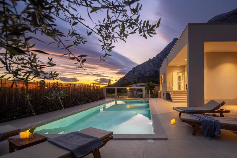 Summer House Lea - Villa with heated pool and sea view - Chambres d'hôtes Bast