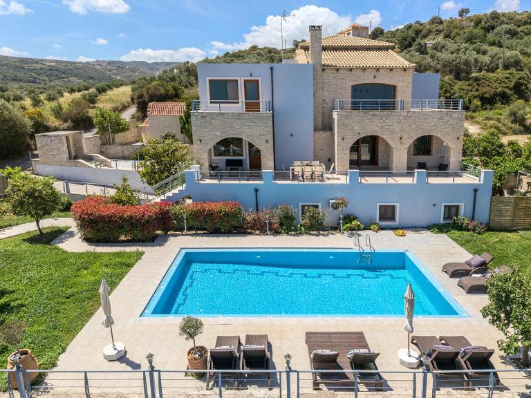 Arios Lux Villa - B&B Agía Paraskeví