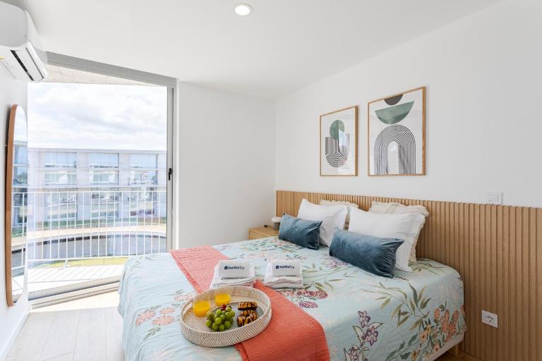 HostWise - Bright Flat with Balcony and Garage - B&B Vila Nova de Gaia