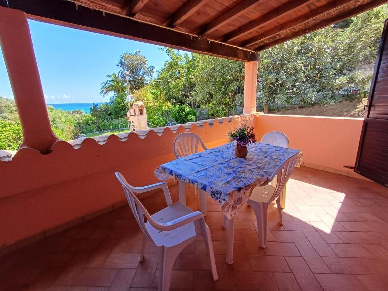 Casa LeMa - Bed and Breakfast Geremeas