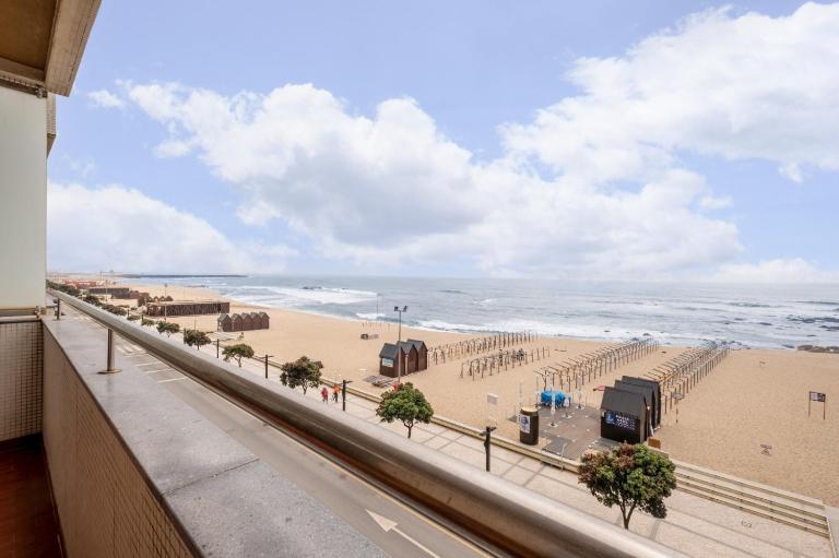 Beach Front Apartment Av dos Banhos - B&B Póvoa de Varzim