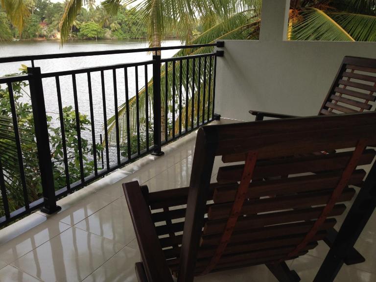 Lake Life Villa - B&B Ambalangoda