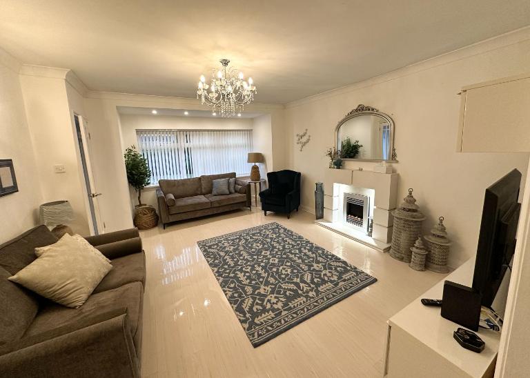 Comfy NEC, Birmingham Airport Stay, Free Parking - Bed and Breakfast Birmingham