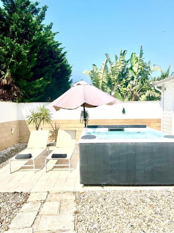 Polignano Villa with Jacuzzi, Garden & Parking - B&B Polignano a Mare