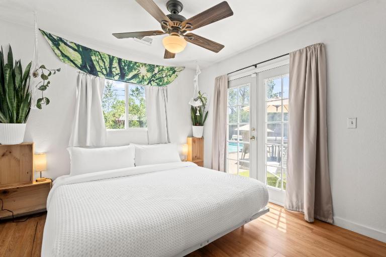 Cozy Home Near Light Rail - Bed and Breakfast Denver