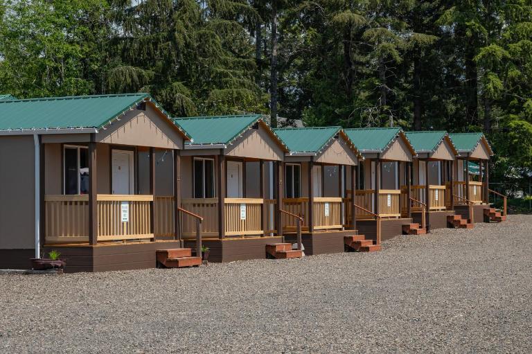 Far West Cabin-Tiny Homes Rental - B&B Forks