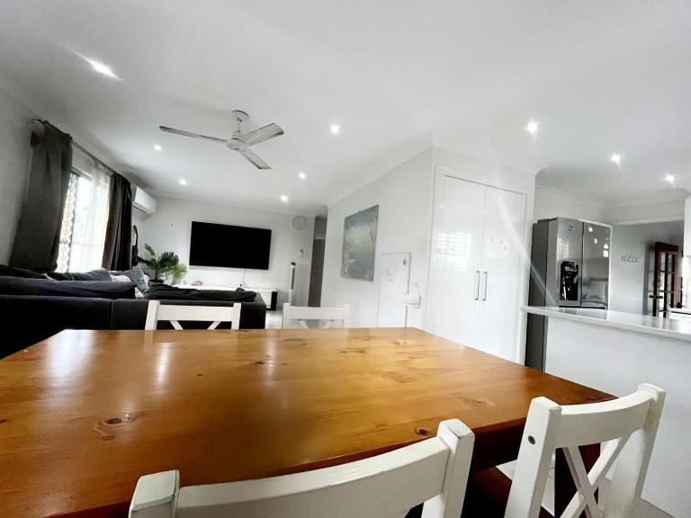 3-Bedroom House in Central Hervey Bay - Bed and Breakfast Hervey Bay