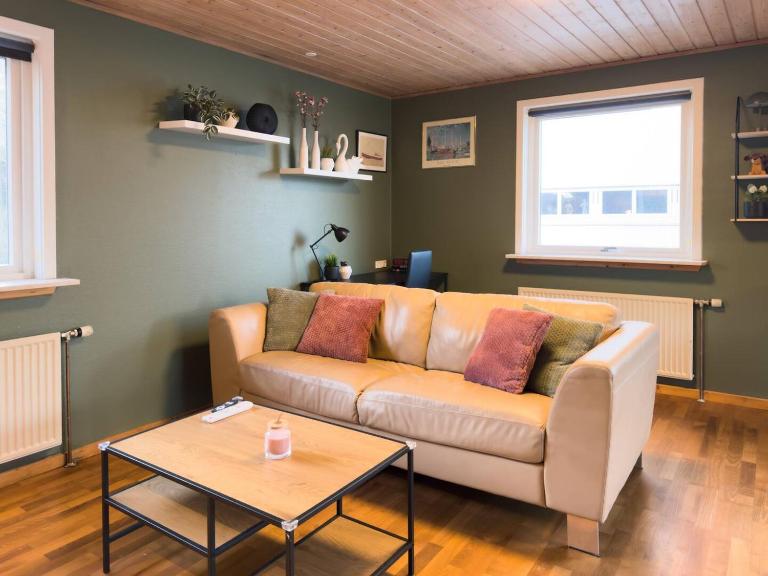 Cozy home with fantastic views - B&B Eiði