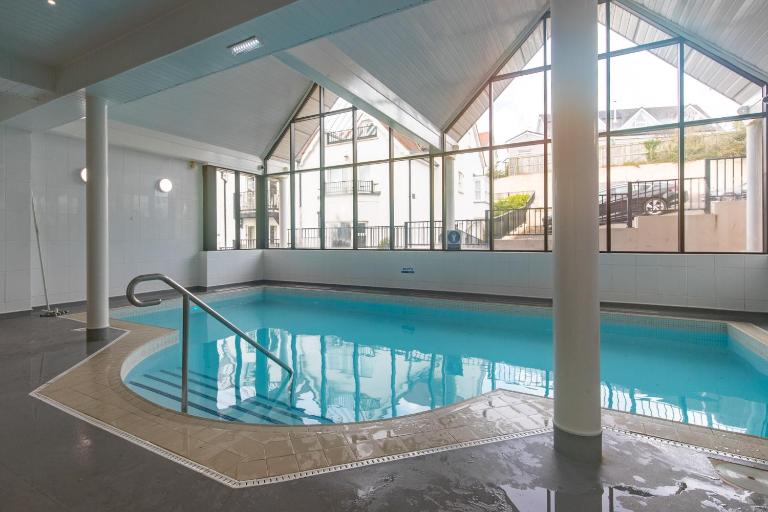 Tenby Sea View Apartment with Swimming Pool - B&B Tenby