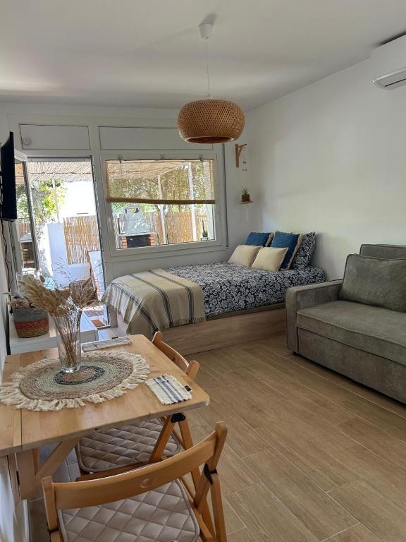 Estudio AlbaChiara a 100m del mar - Bed and Breakfast l'Escala