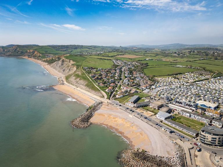 NEW Beachfront Apartment slps 4, West Bay, Dorset - B&B West Bay