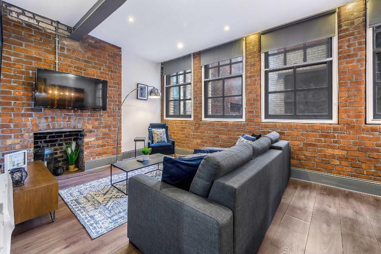 Industrial 2BR Apt, Liverpool City Centre Sleeps 8 - B&B Liverpool